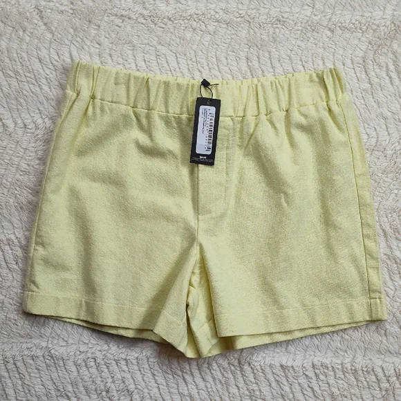 Pretty Little Thing Women's Short Size 0 Yellow New With Tags - Picture 1 of 7